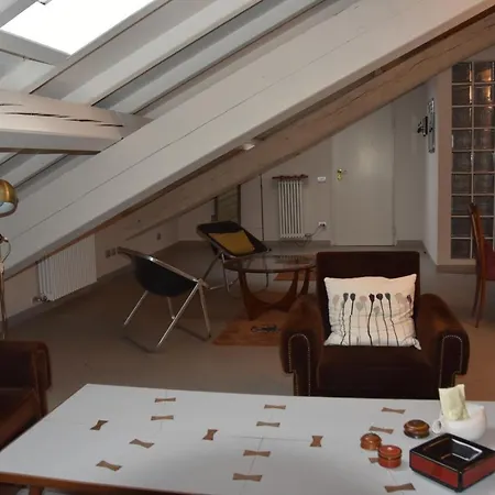 Quiet Roof-top In Apartment