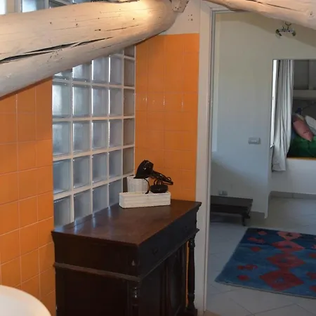 Quiet Roof-top In Apartment *