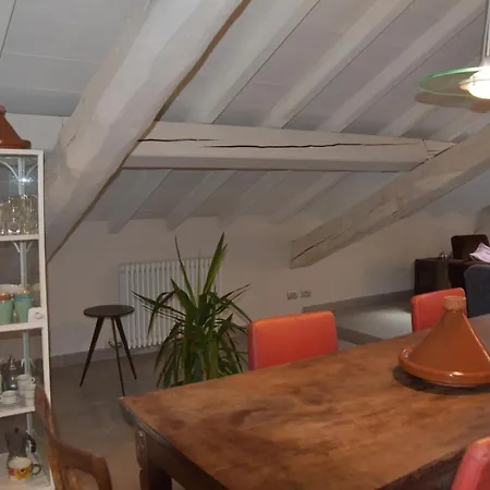 Quiet Roof-top In Apartment